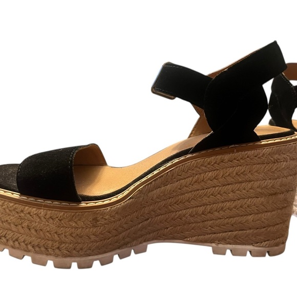 Crown Vintage Black and Tan Platform Wedge Sandals - Picture 5 of 10